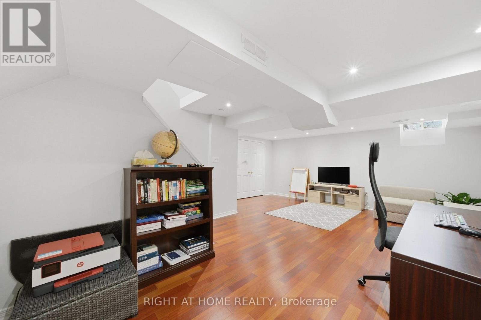 2230 Sutton Drive, Burlington, Ontario  L7L 7K4 - Photo 25 - W12848160