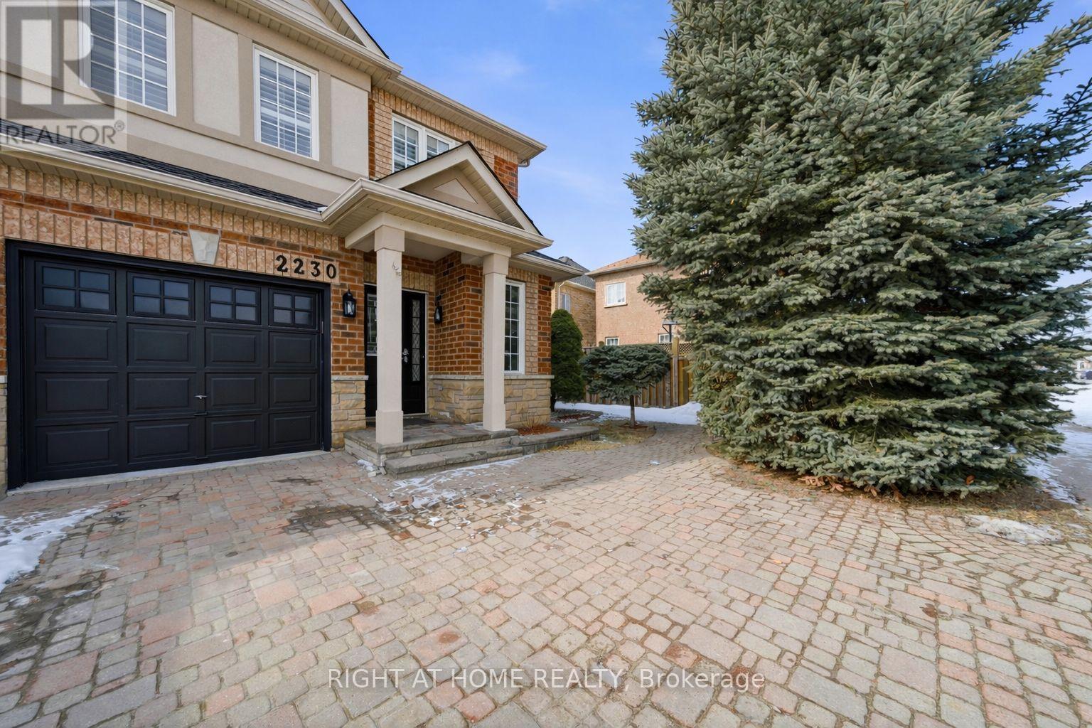 2230 Sutton Drive, Burlington, Ontario  L7L 7K4 - Photo 2 - W12848160