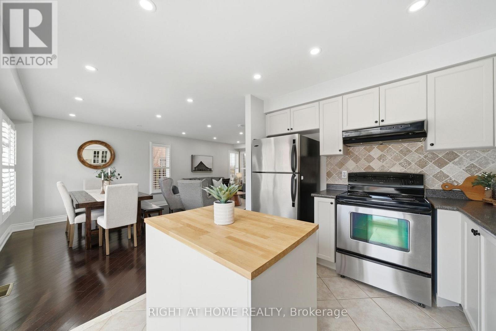 2230 Sutton Drive, Burlington, Ontario  L7L 7K4 - Photo 9 - W12848160