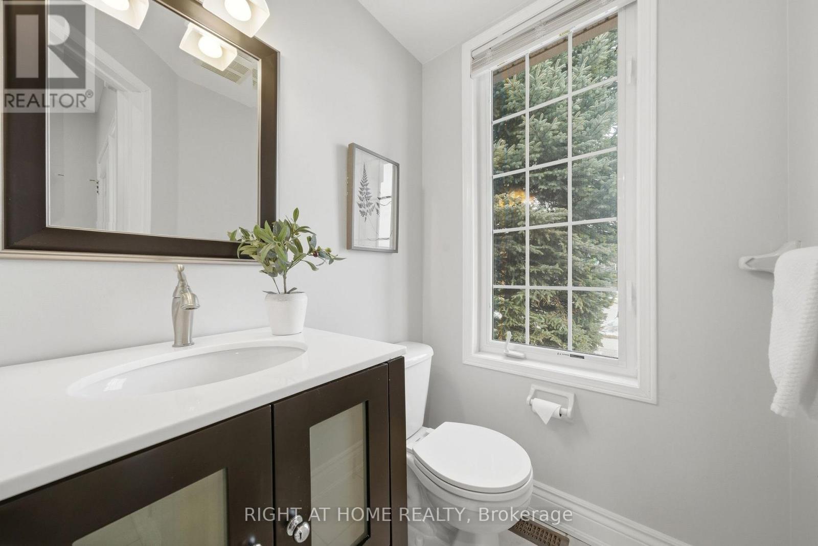 2230 Sutton Drive, Burlington, Ontario  L7L 7K4 - Photo 13 - W12848160