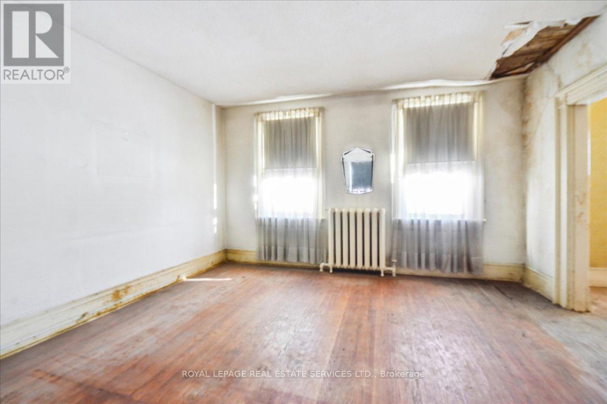 8 Arnold Avenue, Toronto, Ontario  M6N 4M9 - Photo 10 - W12851076