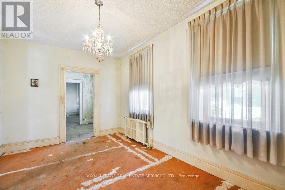 8 Arnold Avenue, Toronto, Ontario  M6N 4M9 - Photo 12 - W12851076