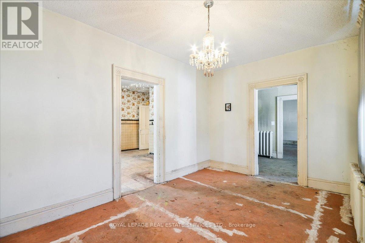 8 Arnold Avenue, Toronto, Ontario  M6N 4M9 - Photo 13 - W12851076