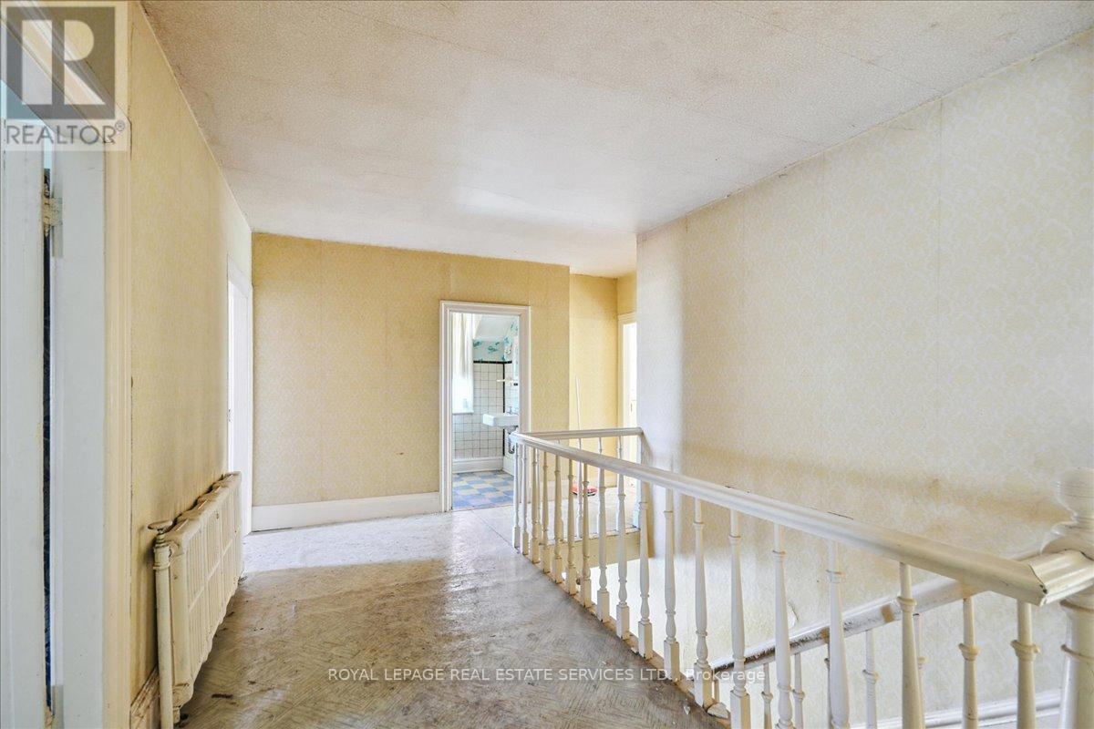 8 Arnold Avenue, Toronto, Ontario  M6N 4M9 - Photo 17 - W12851076