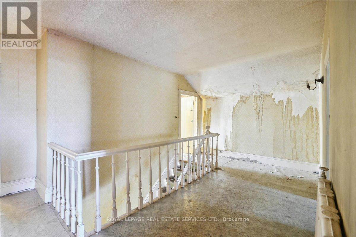 8 Arnold Avenue, Toronto, Ontario  M6N 4M9 - Photo 18 - W12851076