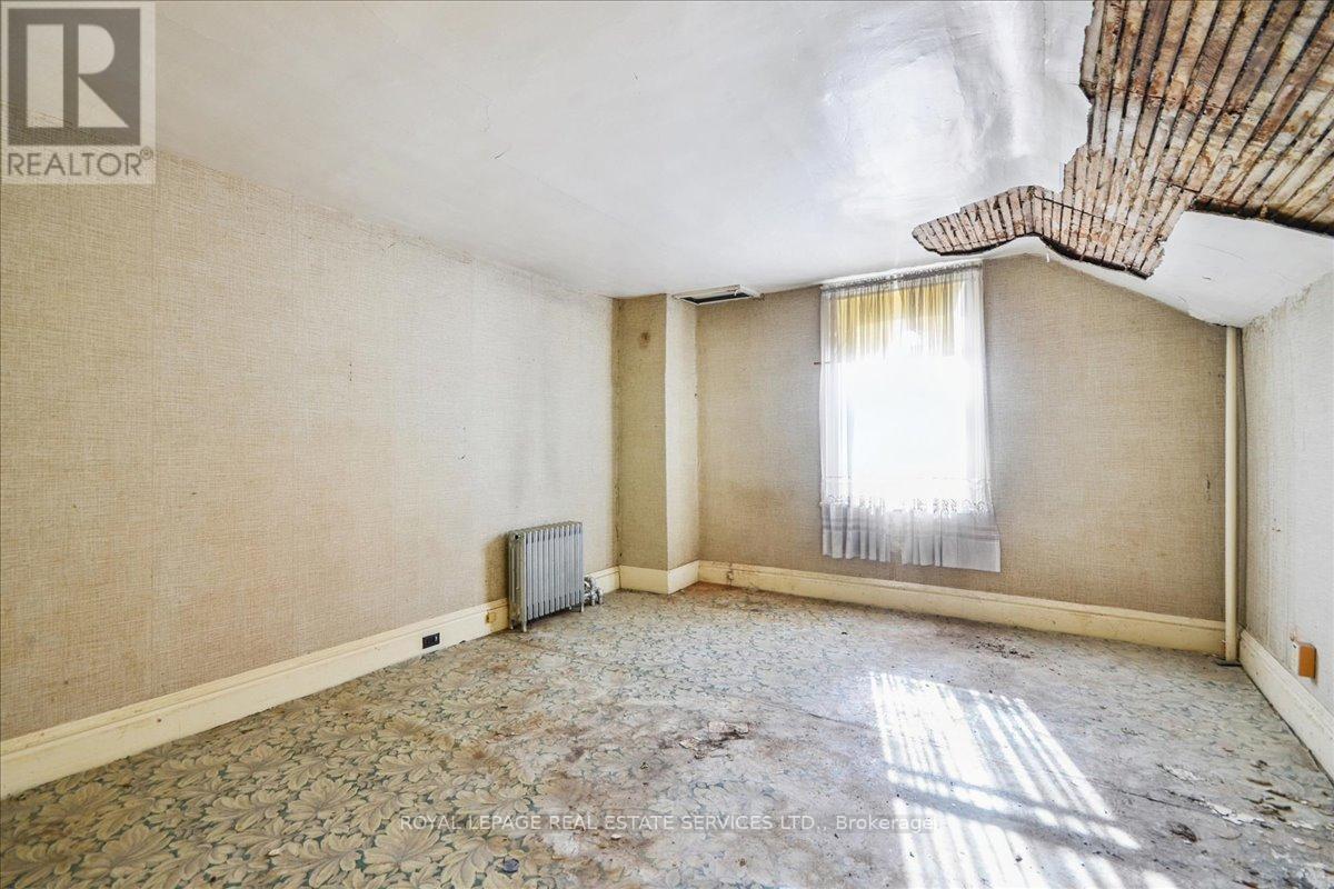 8 Arnold Avenue, Toronto, Ontario  M6N 4M9 - Photo 19 - W12851076