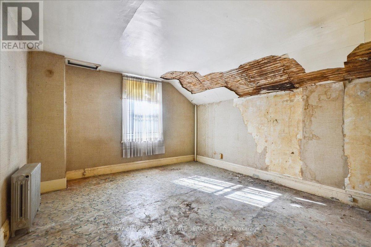 8 Arnold Avenue, Toronto, Ontario  M6N 4M9 - Photo 20 - W12851076