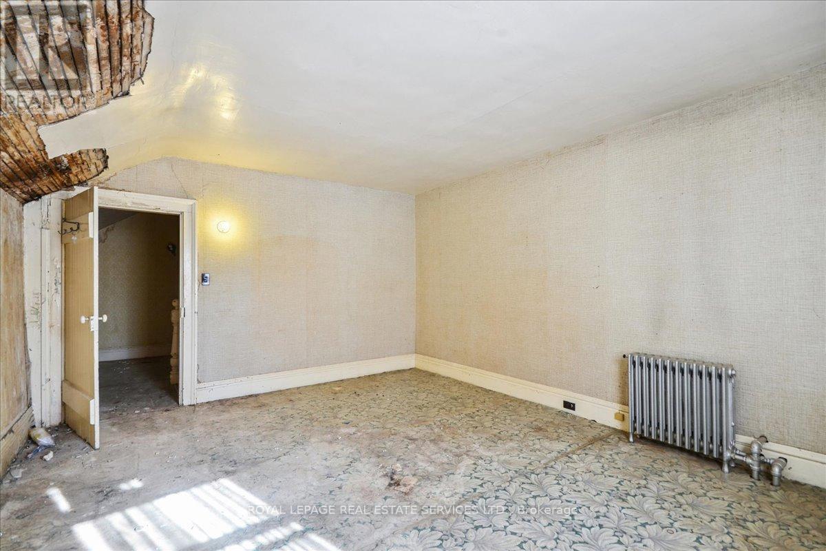 8 Arnold Avenue, Toronto, Ontario  M6N 4M9 - Photo 21 - W12851076