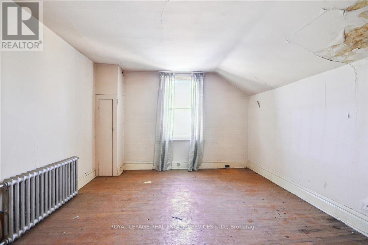 8 Arnold Avenue, Toronto, Ontario  M6N 4M9 - Photo 22 - W12851076