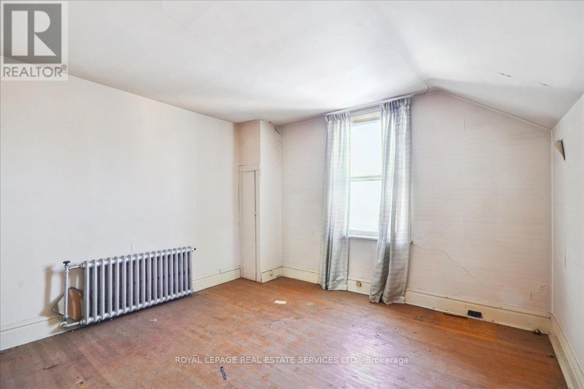 8 Arnold Avenue, Toronto, Ontario  M6N 4M9 - Photo 23 - W12851076