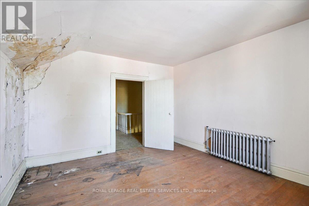 8 Arnold Avenue, Toronto, Ontario  M6N 4M9 - Photo 24 - W12851076