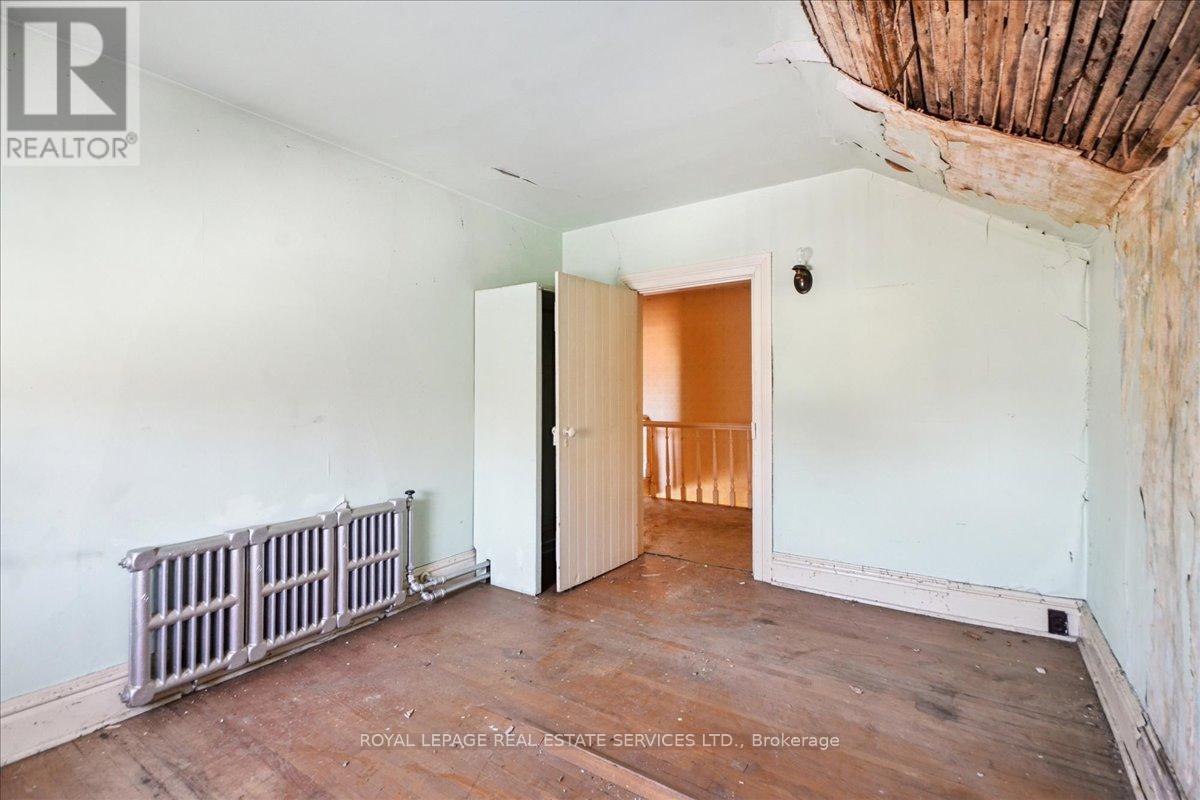 8 Arnold Avenue, Toronto, Ontario  M6N 4M9 - Photo 26 - W12851076