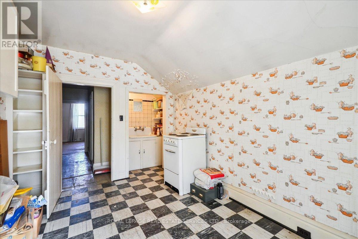 8 Arnold Avenue, Toronto, Ontario  M6N 4M9 - Photo 28 - W12851076