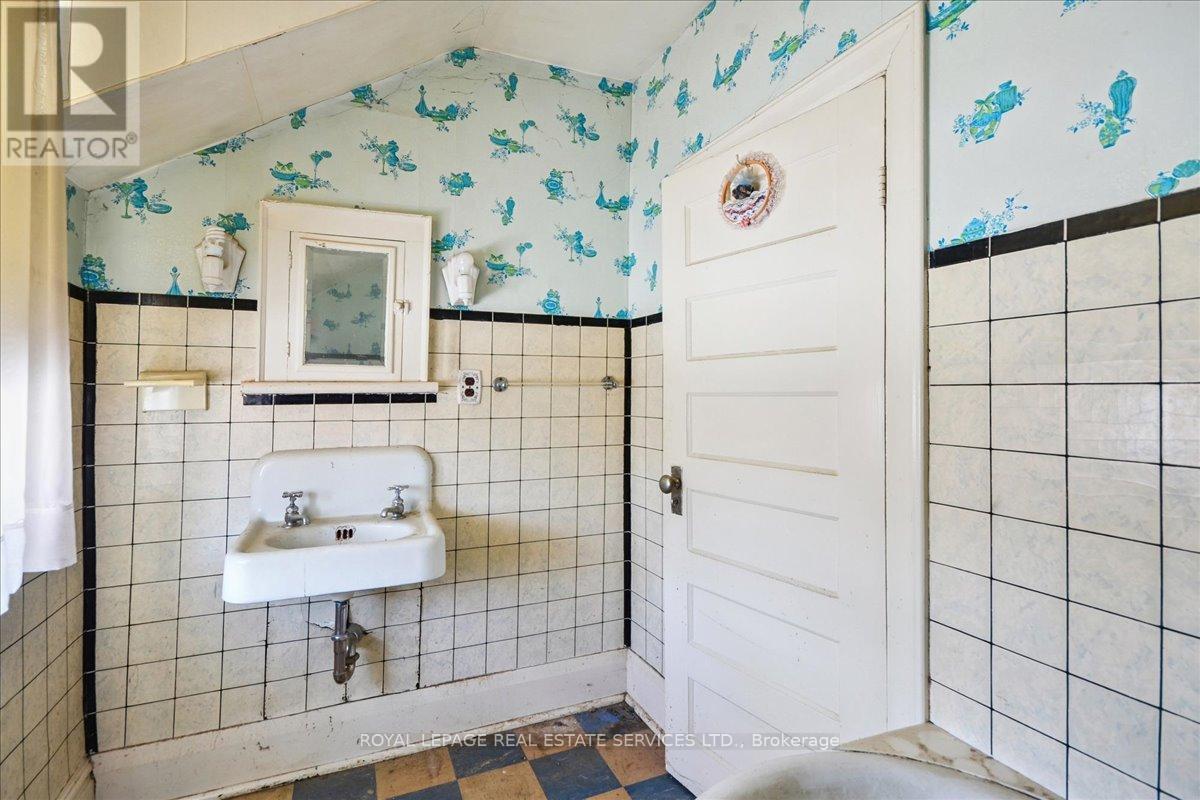 8 Arnold Avenue, Toronto, Ontario  M6N 4M9 - Photo 30 - W12851076