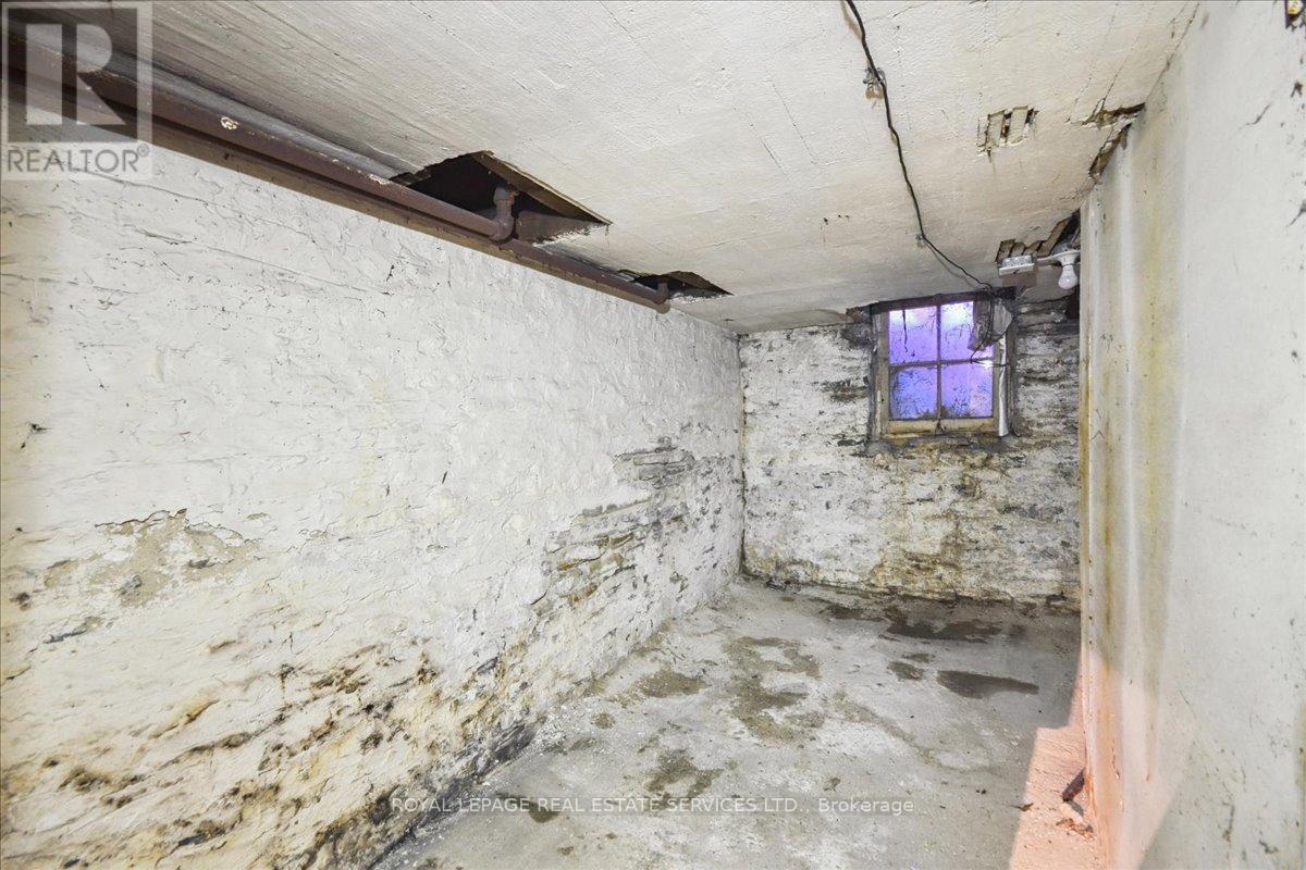 8 Arnold Avenue, Toronto, Ontario  M6N 4M9 - Photo 33 - W12851076