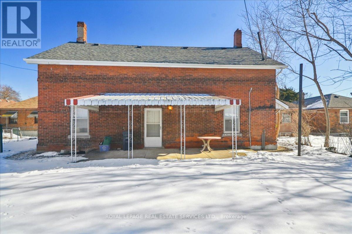 8 Arnold Avenue, Toronto, Ontario  M6N 4M9 - Photo 38 - W12851076