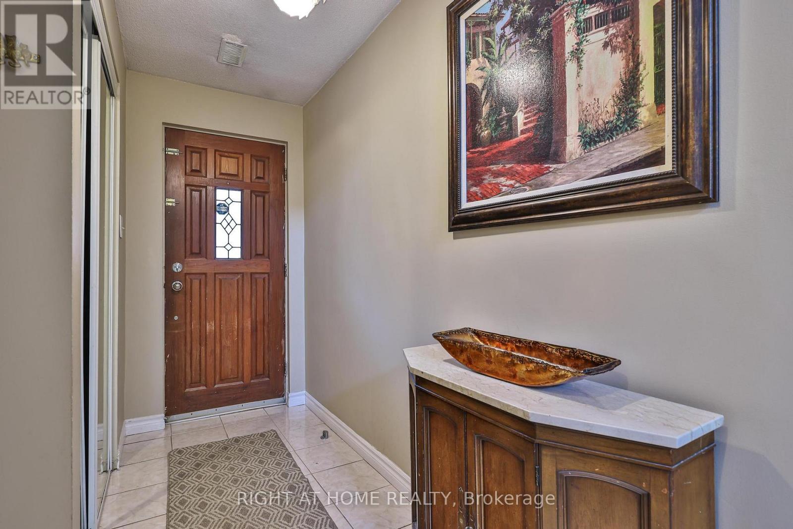 74 - 100 Darras Court, Brampton, Ontario  L6T 1W7 - Photo 7 - W12851088