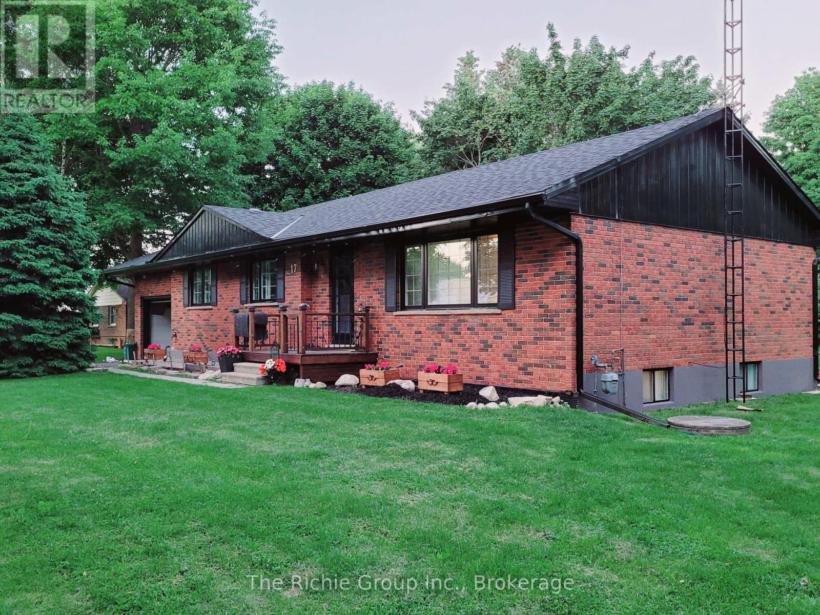 17 Travelled Road, Caledon (Caledon Village), Ontario  L7K 1B7 - Photo 30 - W12851118