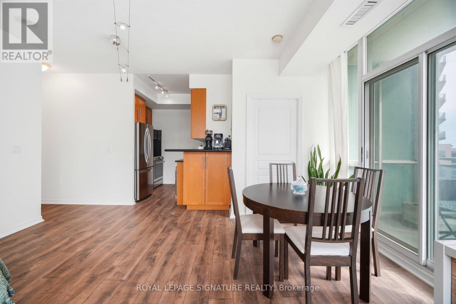 1507 - 220 Burnhamthorpe Road W, Mississauga (City Centre), Ontario  L5B 4N4 - Photo 10 - W12851130