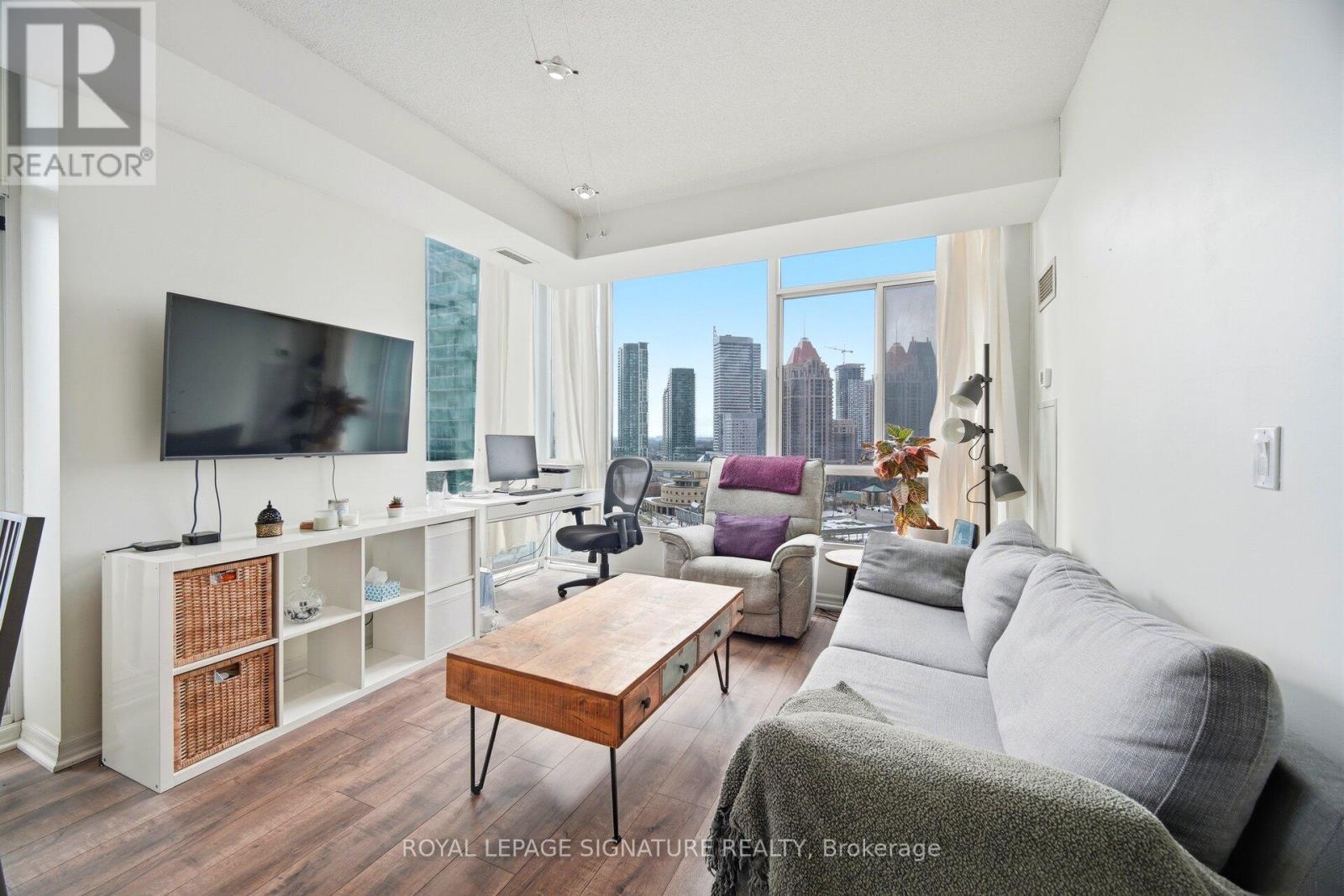 1507 - 220 Burnhamthorpe Road W, Mississauga (City Centre), Ontario  L5B 4N4 - Photo 13 - W12851130