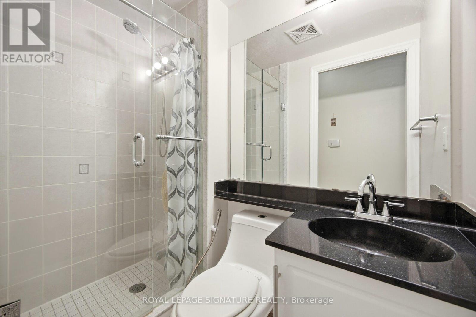 1507 - 220 Burnhamthorpe Road W, Mississauga (City Centre), Ontario  L5B 4N4 - Photo 15 - W12851130