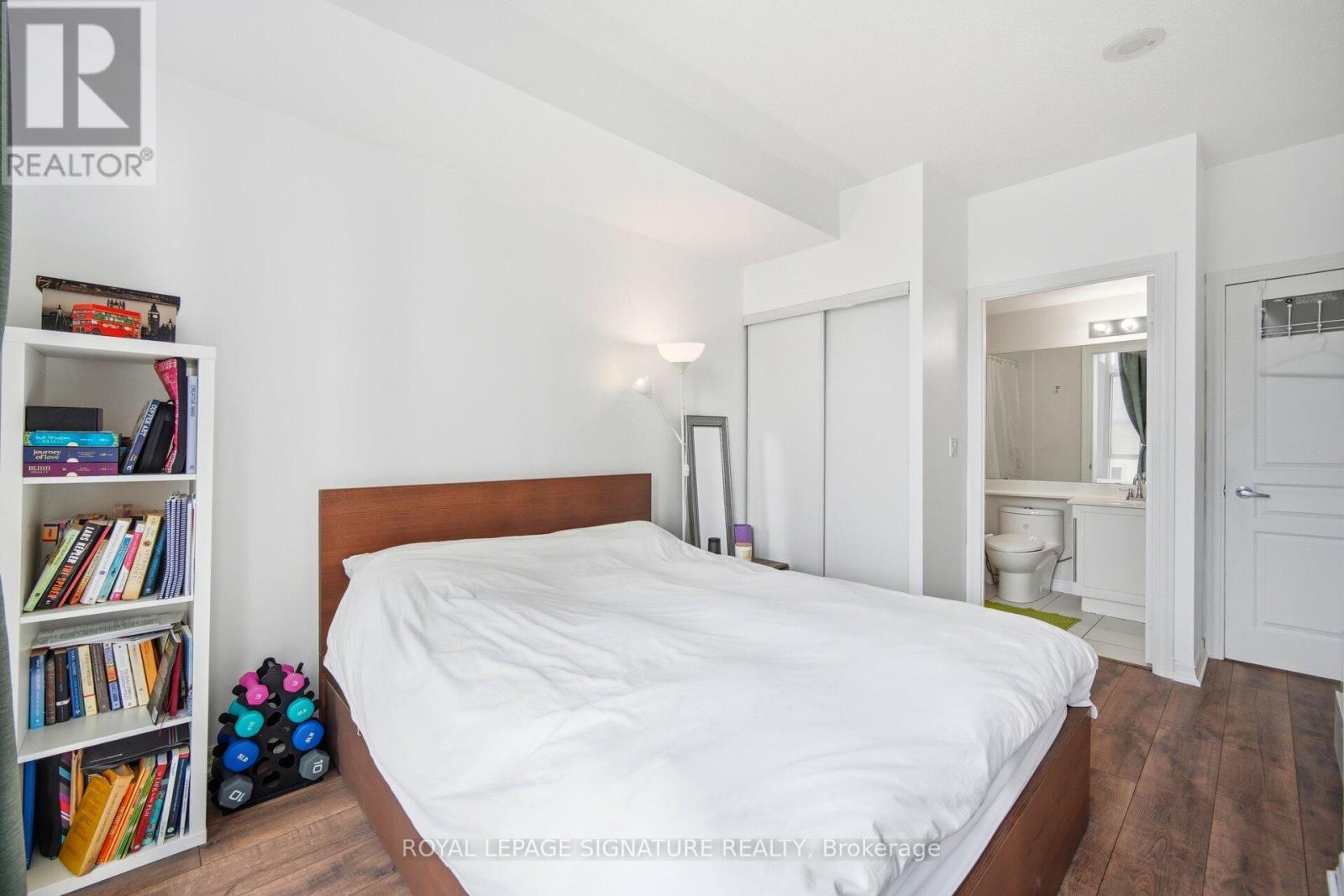 1507 - 220 Burnhamthorpe Road W, Mississauga (City Centre), Ontario  L5B 4N4 - Photo 19 - W12851130