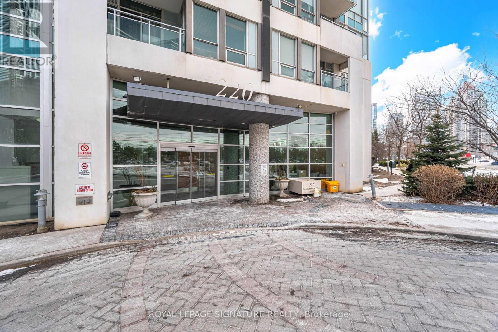 1507 - 220 Burnhamthorpe Road W, Mississauga (City Centre), Ontario  L5B 4N4 - Photo 2 - W12851130