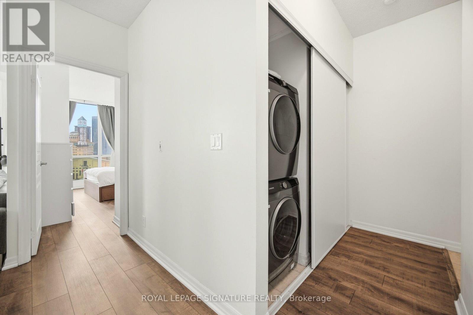 1507 - 220 Burnhamthorpe Road W, Mississauga (City Centre), Ontario  L5B 4N4 - Photo 21 - W12851130