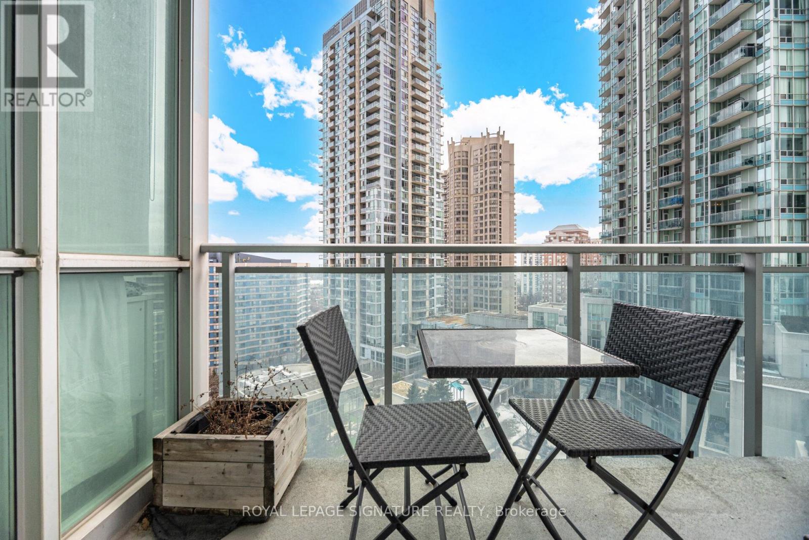 1507 - 220 Burnhamthorpe Road W, Mississauga (City Centre), Ontario  L5B 4N4 - Photo 22 - W12851130