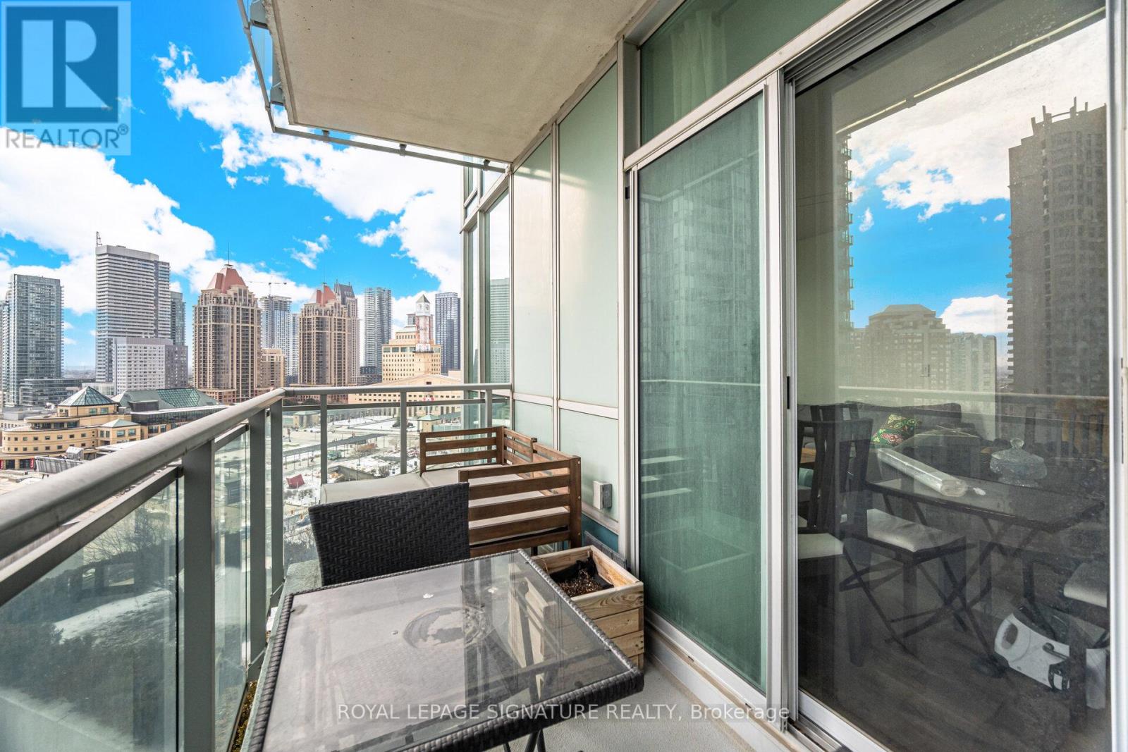 1507 - 220 Burnhamthorpe Road W, Mississauga (City Centre), Ontario  L5B 4N4 - Photo 23 - W12851130