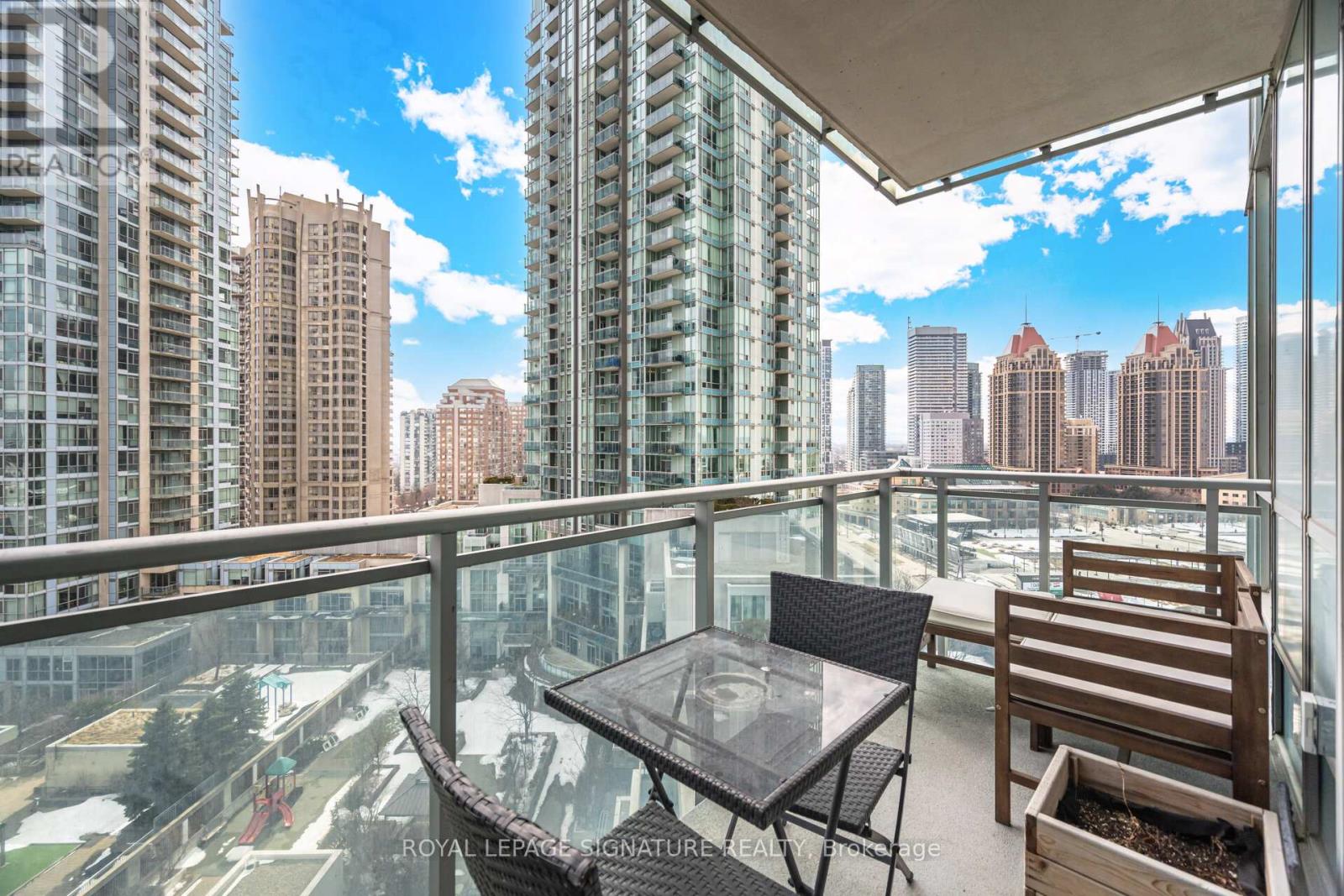 1507 - 220 Burnhamthorpe Road W, Mississauga (City Centre), Ontario  L5B 4N4 - Photo 24 - W12851130