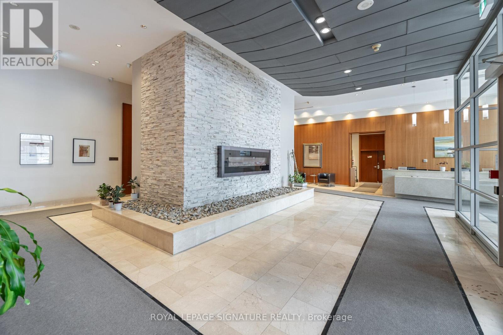 1507 - 220 Burnhamthorpe Road W, Mississauga (City Centre), Ontario  L5B 4N4 - Photo 4 - W12851130