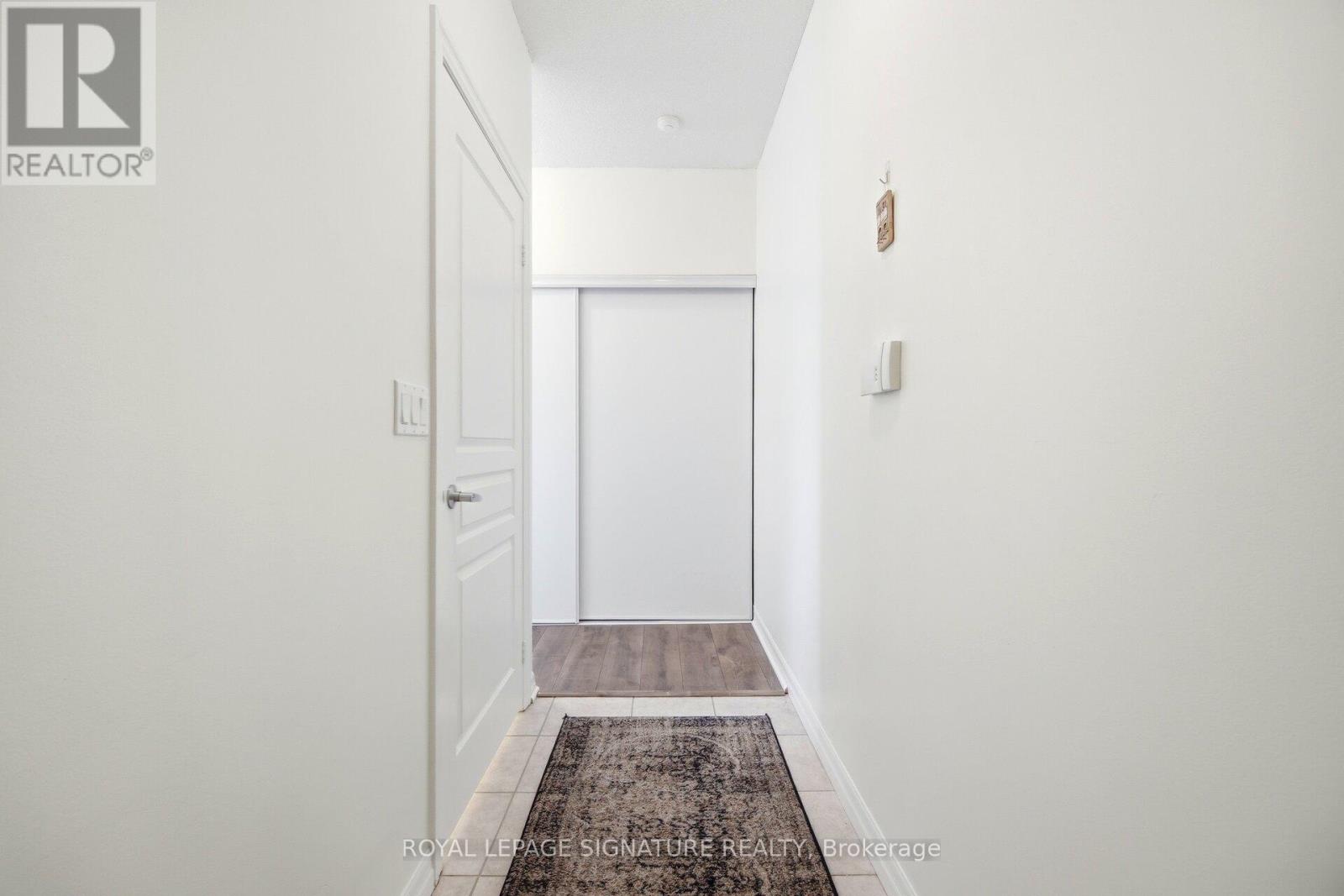 1507 - 220 Burnhamthorpe Road W, Mississauga (City Centre), Ontario  L5B 4N4 - Photo 6 - W12851130