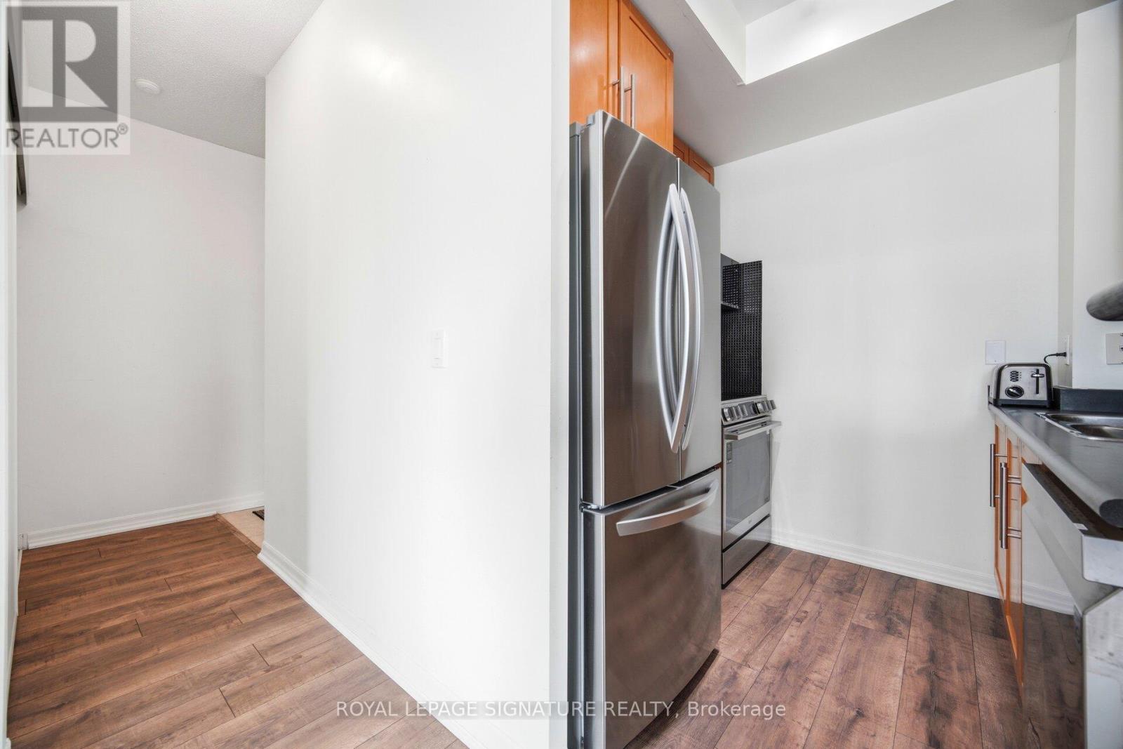 1507 - 220 Burnhamthorpe Road W, Mississauga (City Centre), Ontario  L5B 4N4 - Photo 7 - W12851130