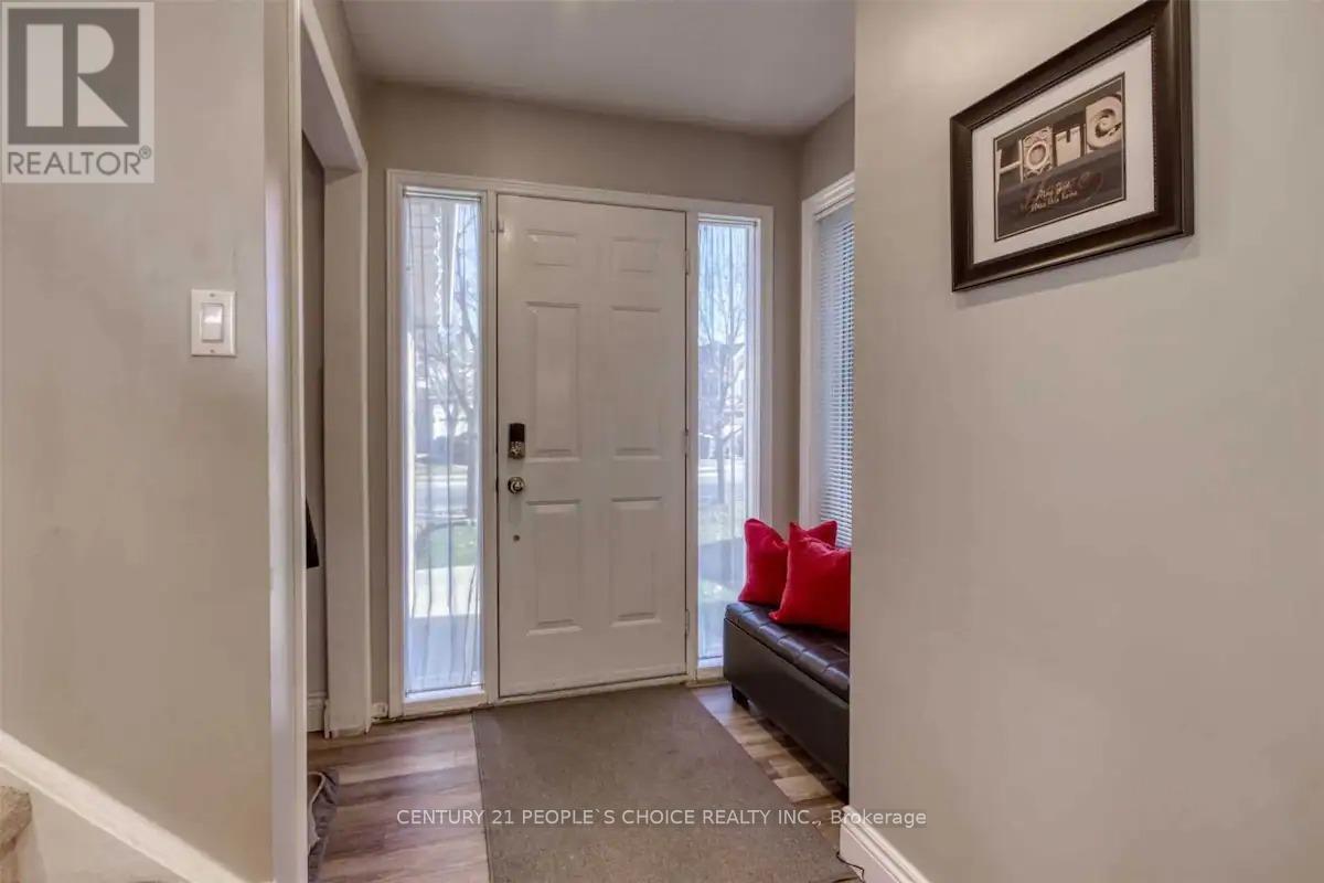 6 Lockwood Road, Brampton, Ontario  L6Y 4S6 - Photo 2 - W12851188