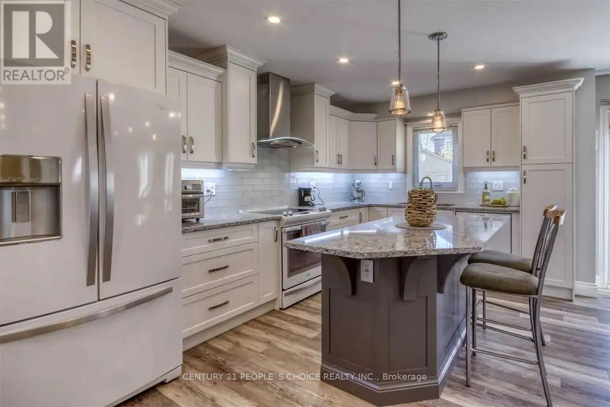 6 Lockwood Road, Brampton, Ontario  L6Y 4S6 - Photo 3 - W12851188