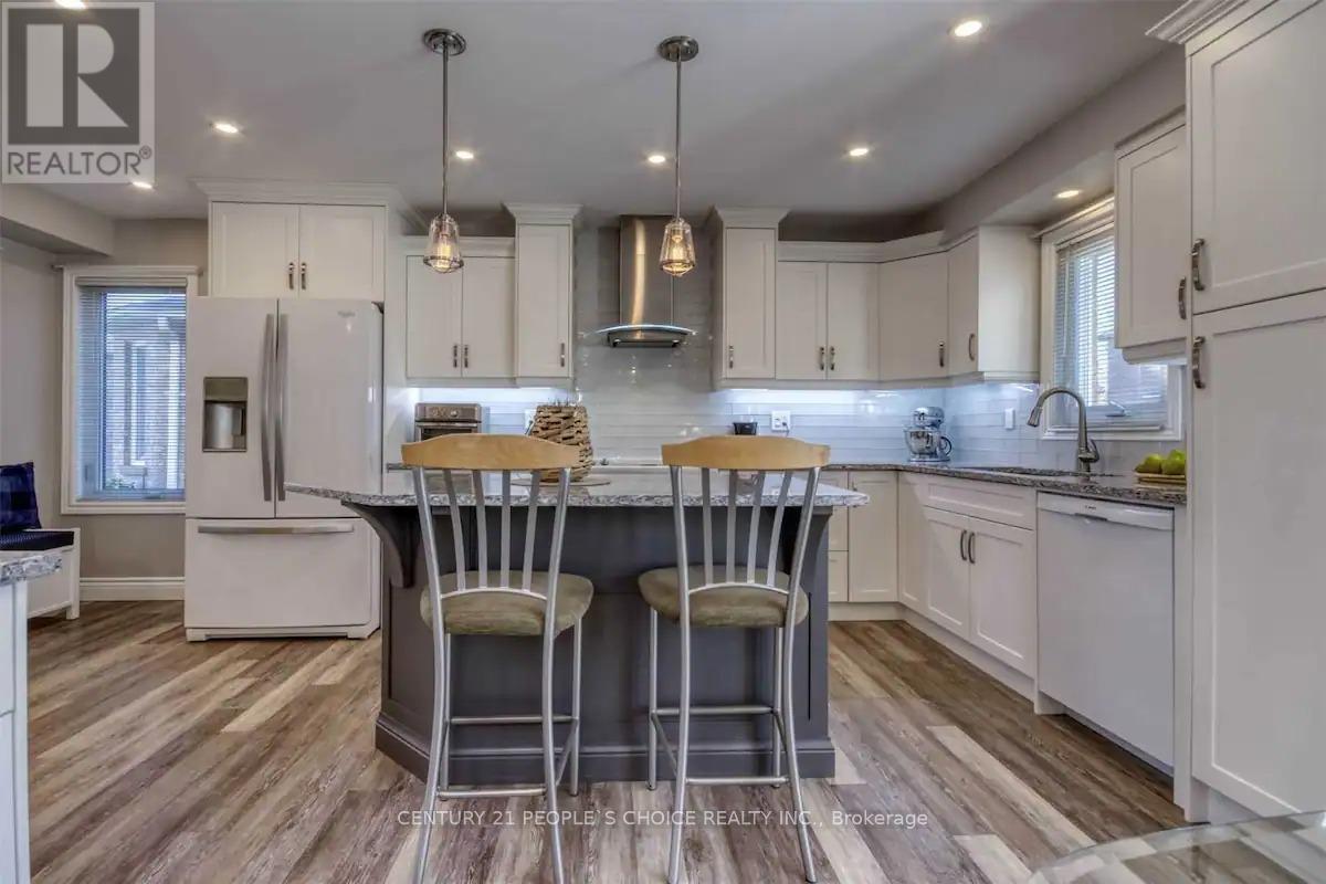 6 Lockwood Road, Brampton, Ontario  L6Y 4S6 - Photo 4 - W12851188