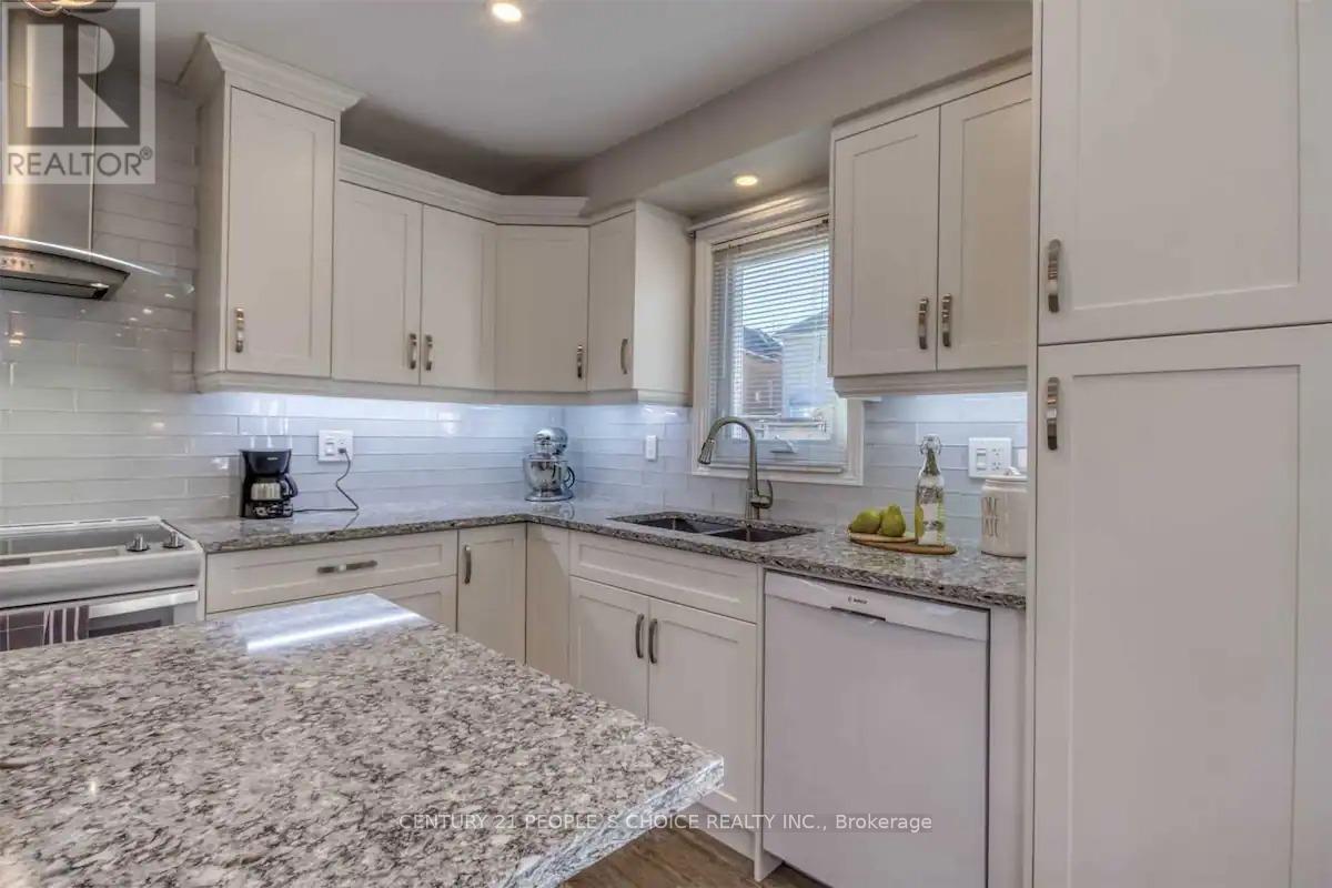 6 Lockwood Road, Brampton, Ontario  L6Y 4S6 - Photo 5 - W12851188