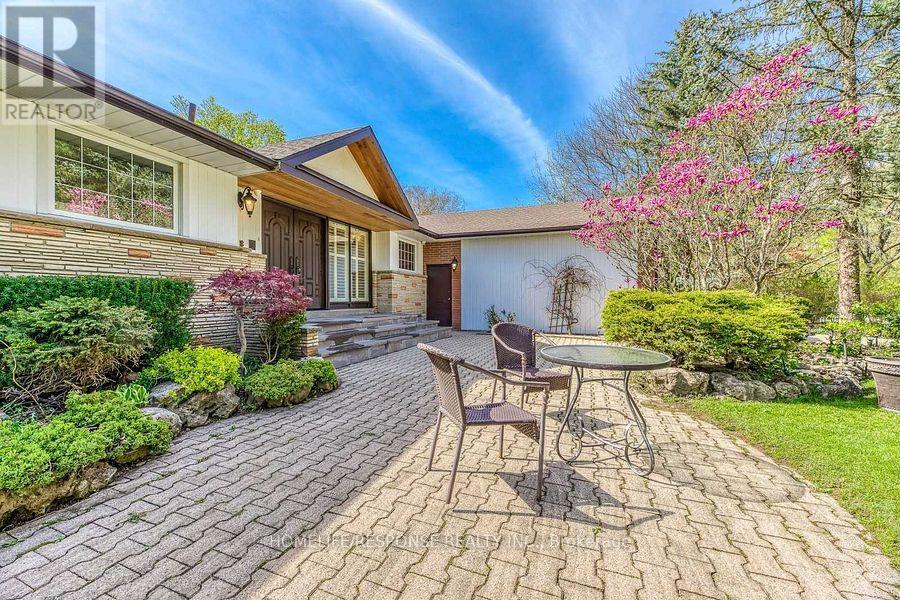 3640 Burnbrae Drive, Mississauga (Erindale), Ontario  L5C 2N7 - Photo 2 - W12851270