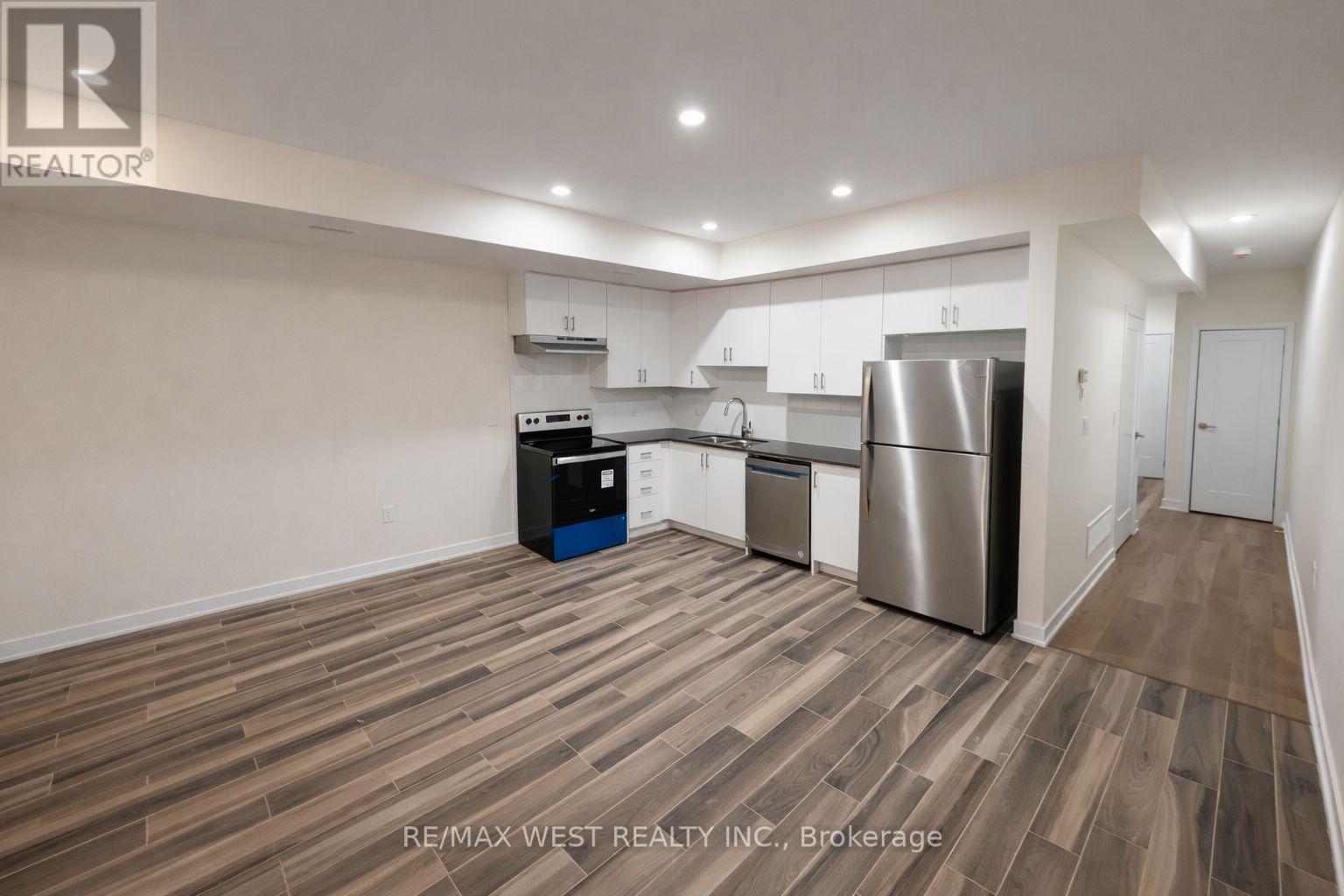 93 Hatherley Road, Toronto (Caledonia-Fairbank), Ontario  M6E 1W3 - Photo 11 - W12851296