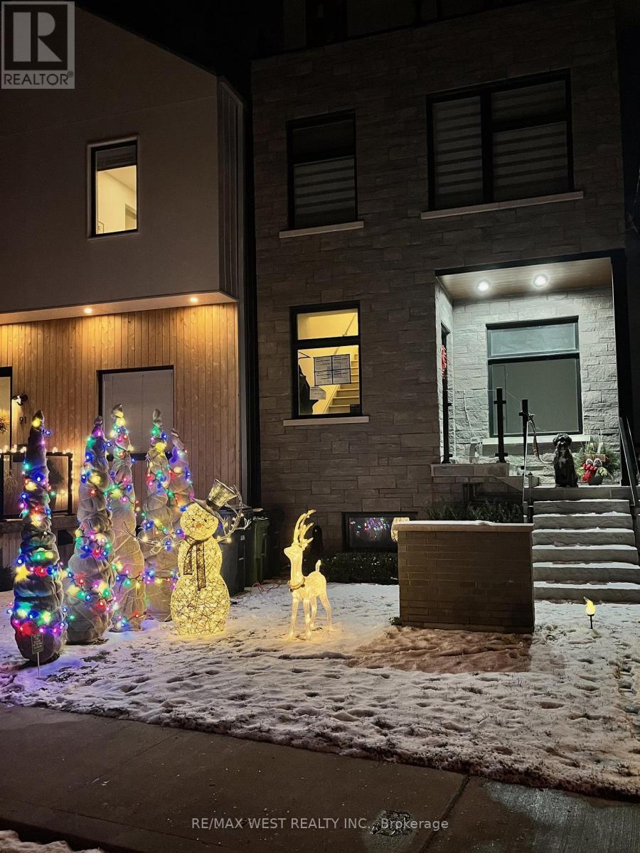 93 Hatherley Road, Toronto (Caledonia-Fairbank), Ontario  M6E 1W3 - Photo 3 - W12851296