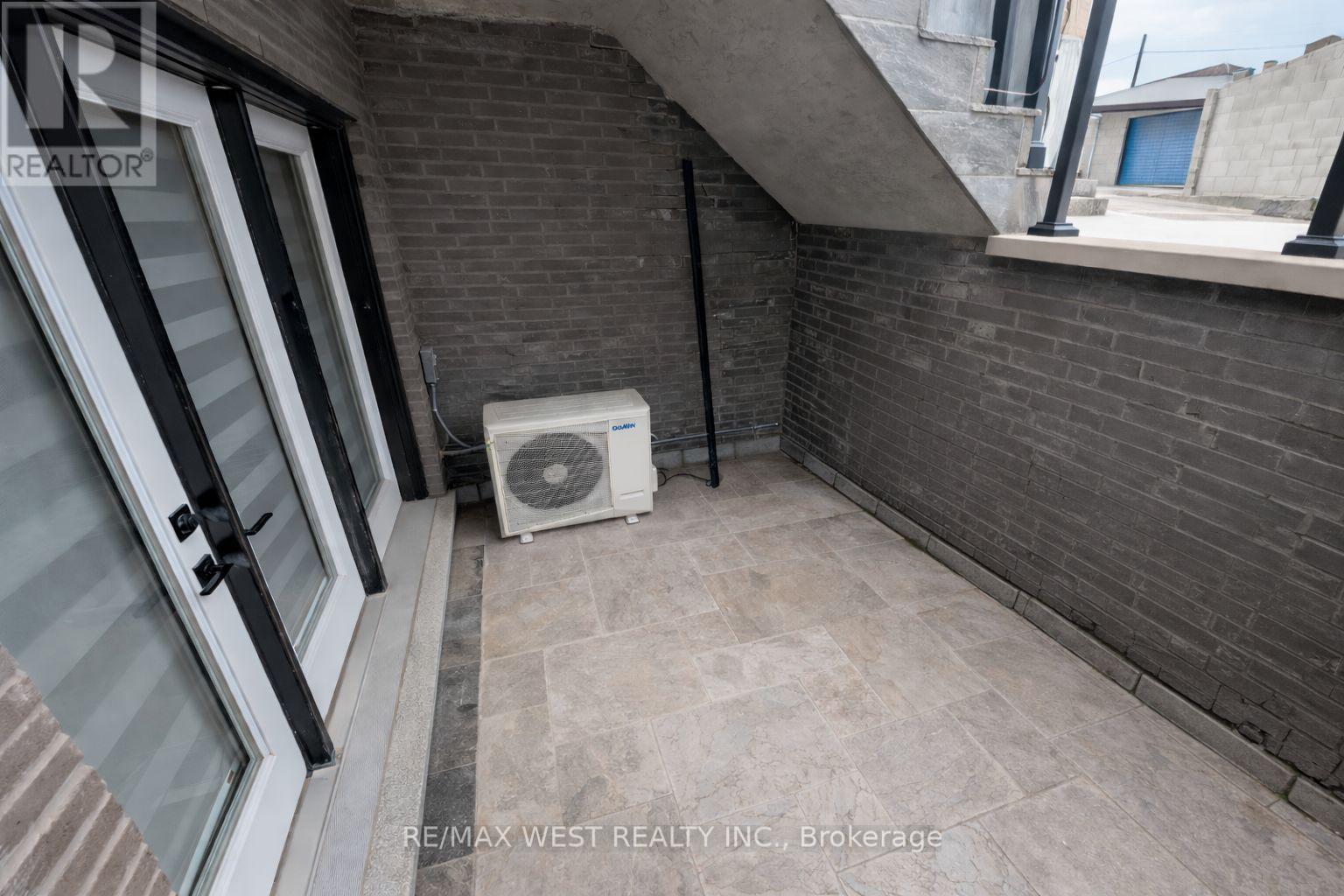 93 Hatherley Road, Toronto (Caledonia-Fairbank), Ontario  M6E 1W3 - Photo 6 - W12851296