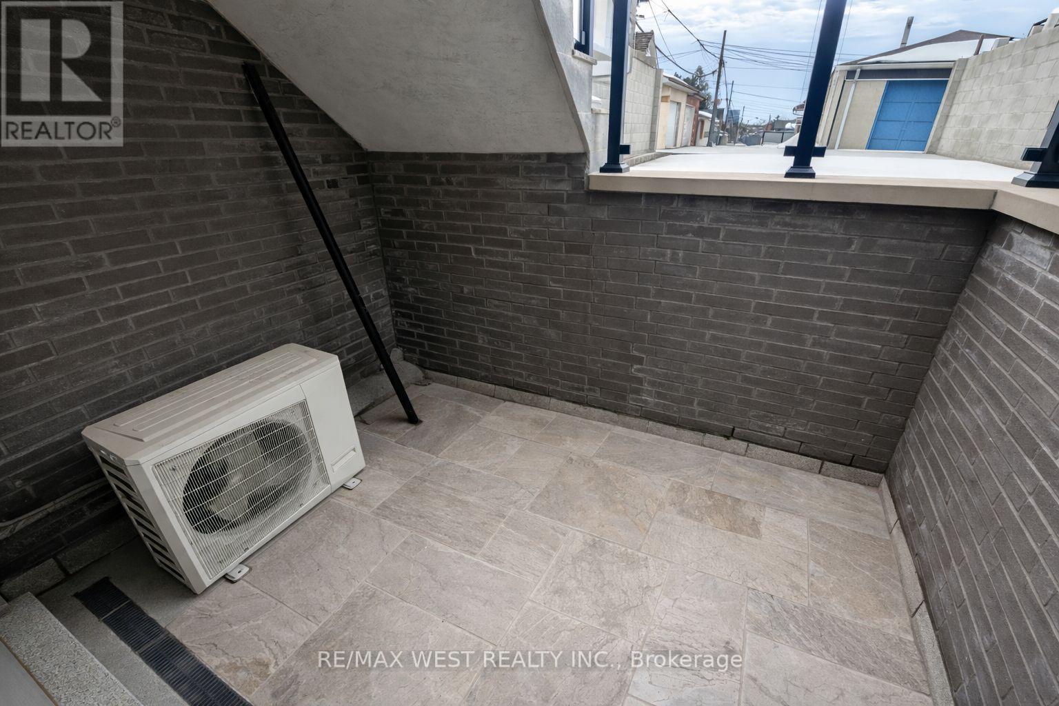 93 Hatherley Road, Toronto (Caledonia-Fairbank), Ontario  M6E 1W3 - Photo 8 - W12851296