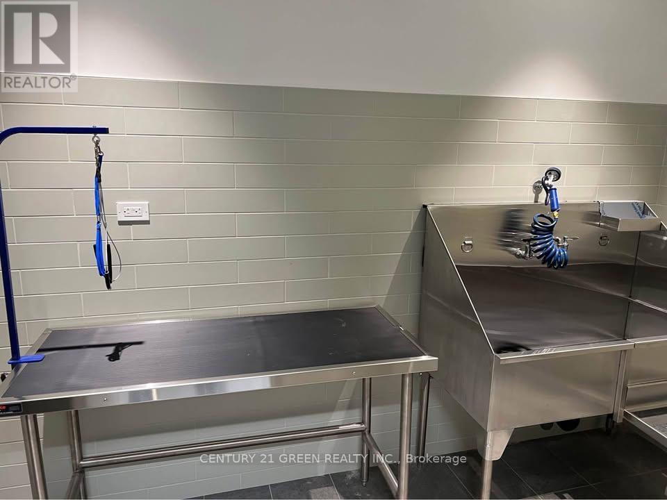 402 - 770 Whitlock Avenue, Milton, Ontario  L9E 2B2 - Photo 11 - W12851318