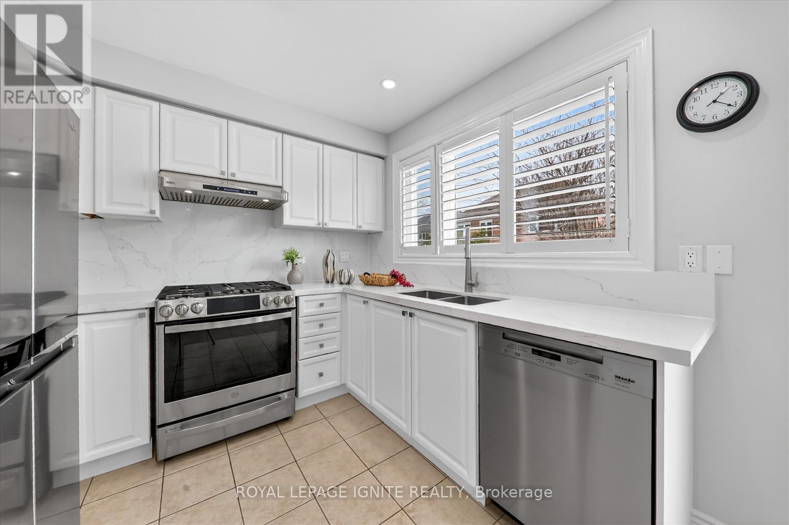 1332 Sagewood Crescent, Oakville (Wt West Oak Trails), Ontario  L6M 4A4 - Photo 21 - W12851344