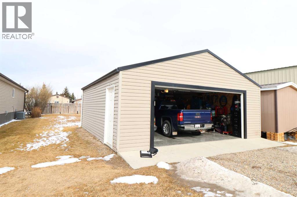 117 Farrar Street, Enchant, Alberta  T0K 0V0 - Photo 2 - A2290700