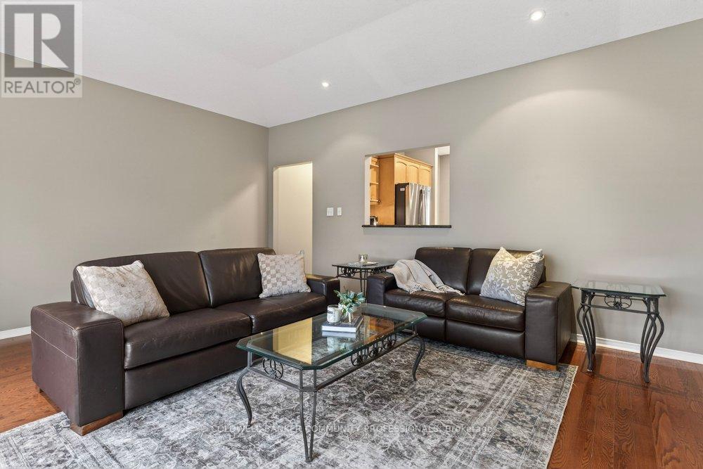 37 Garth Trails Crescent, Hamilton, Ontario  L9B 2X1 - Photo 11 - X12851142