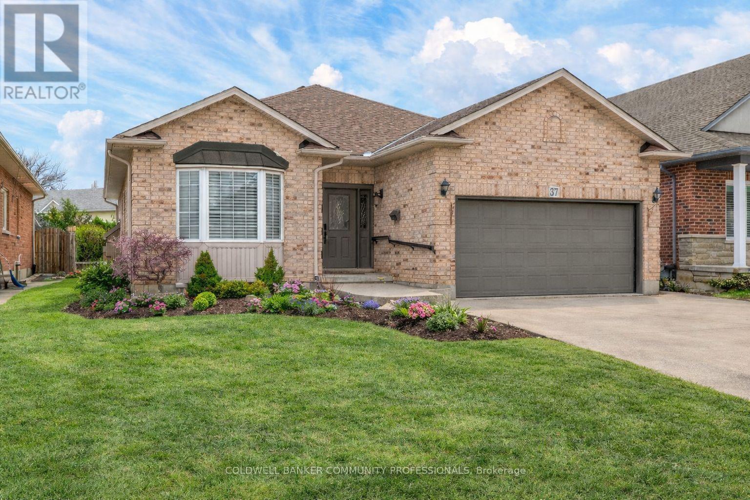 37 Garth Trails Crescent, Hamilton, Ontario  L9B 2X1 - Photo 33 - X12851142