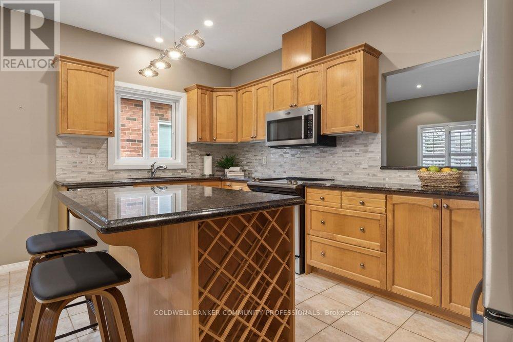 37 Garth Trails Crescent, Hamilton, Ontario  L9B 2X1 - Photo 4 - X12851142