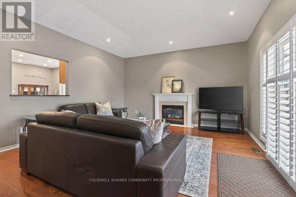 37 Garth Trails Crescent, Hamilton, Ontario  L9B 2X1 - Photo 8 - X12851142